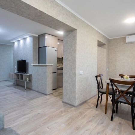 Ninia'S Apartment Кутаиси Екстериор снимка