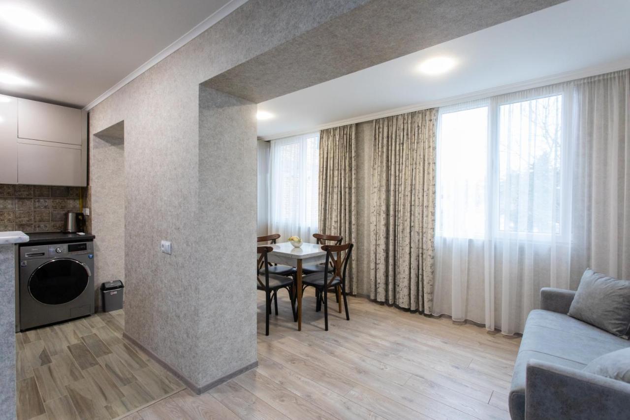 Ninia'S Apartment Кутаиси Екстериор снимка