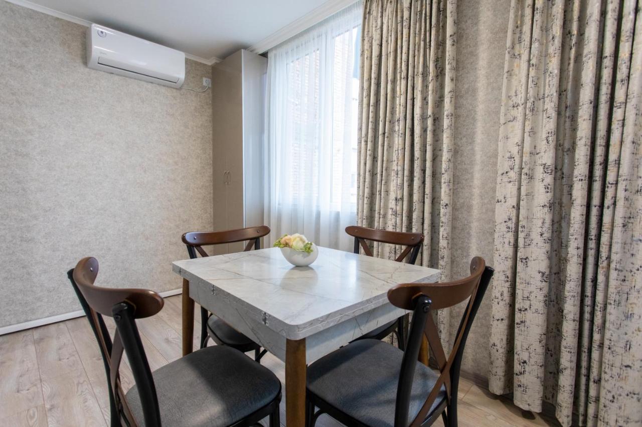 Ninia'S Apartment Кутаиси Екстериор снимка