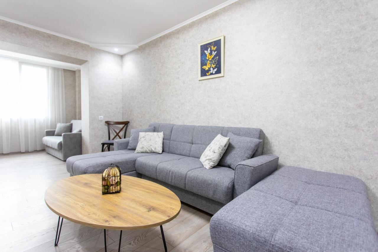 Ninia'S Apartment Кутаиси Екстериор снимка