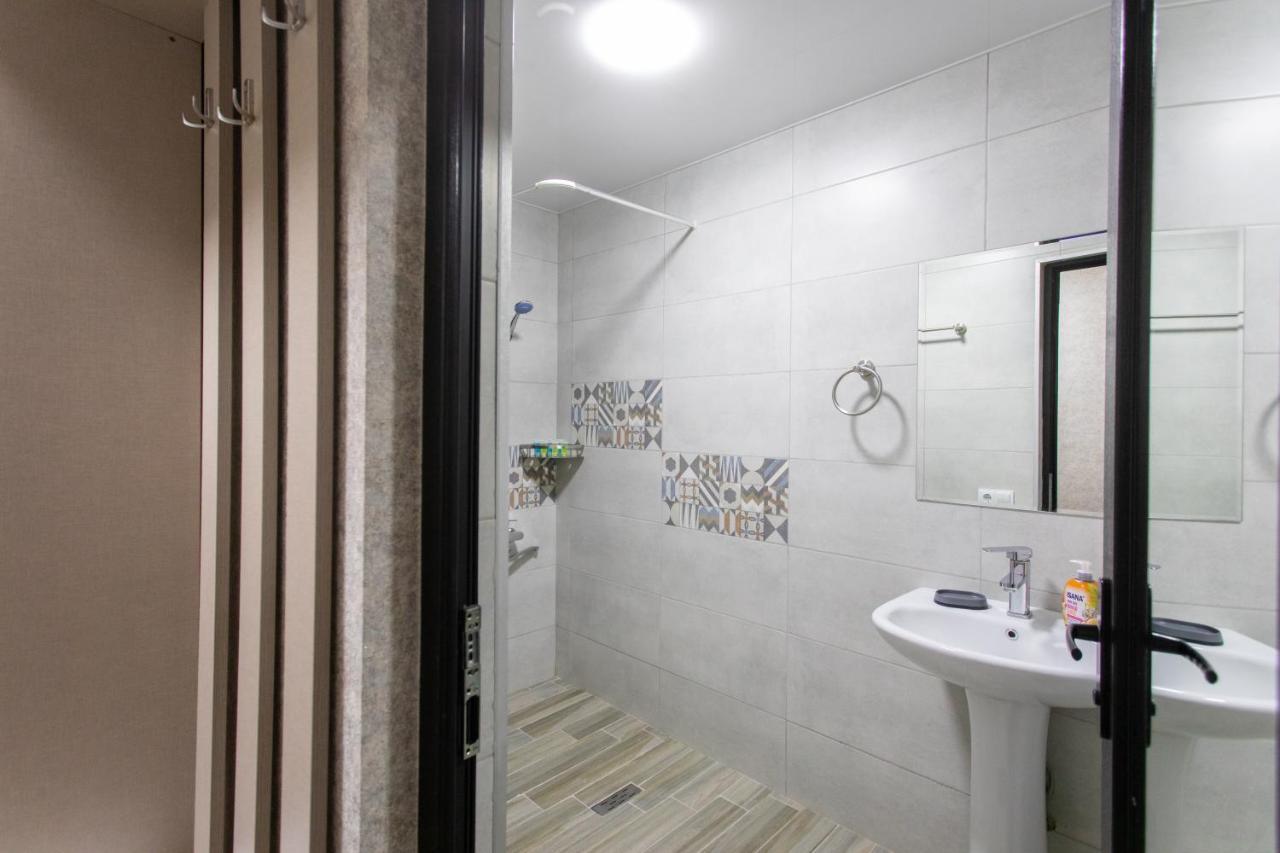 Ninia'S Apartment Кутаиси Екстериор снимка