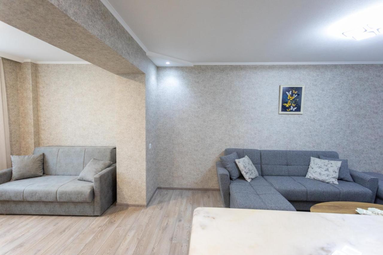 Ninia'S Apartment Кутаиси Екстериор снимка