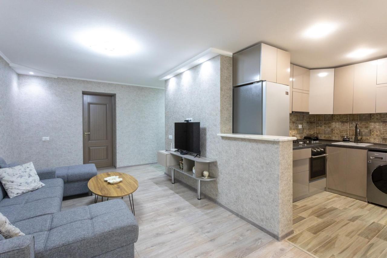 Ninia'S Apartment Кутаиси Екстериор снимка