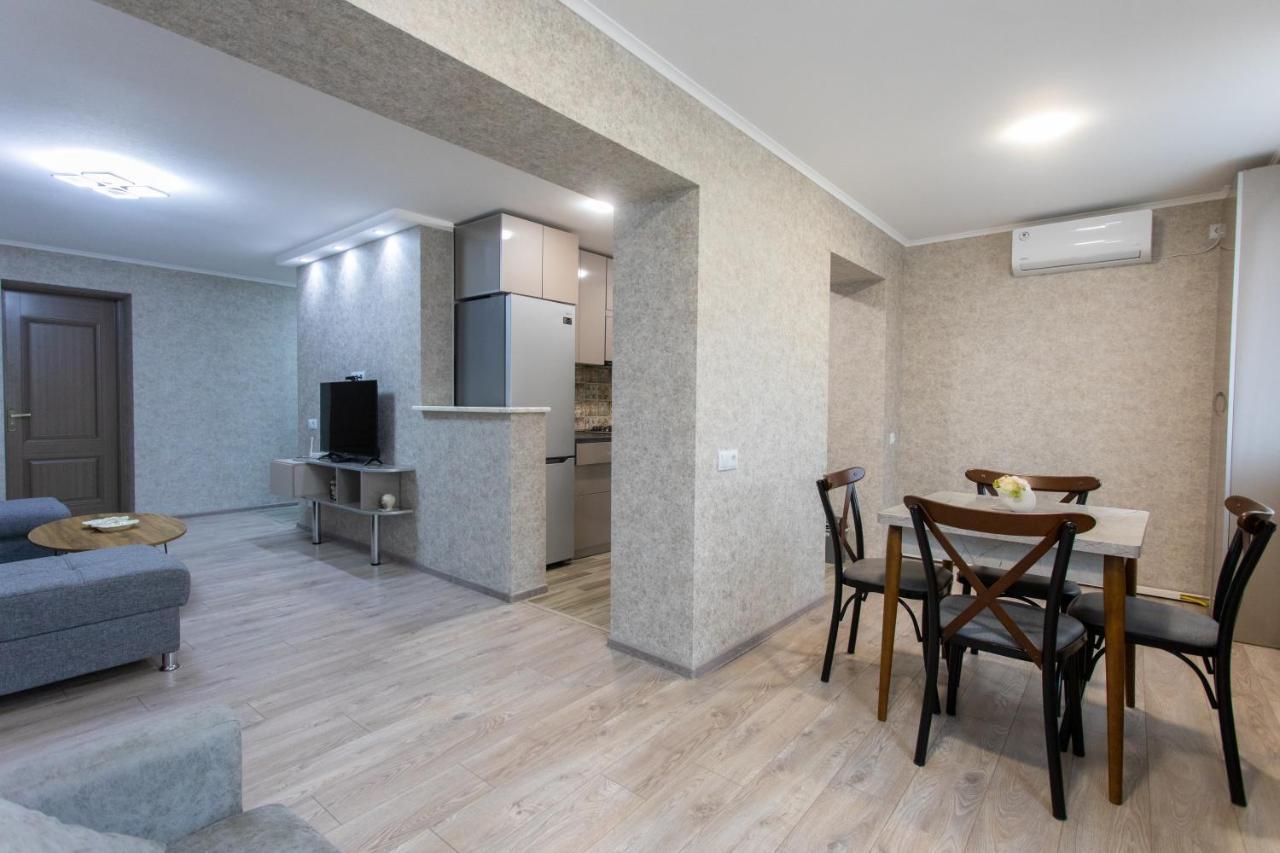 Ninia'S Apartment Кутаиси Екстериор снимка