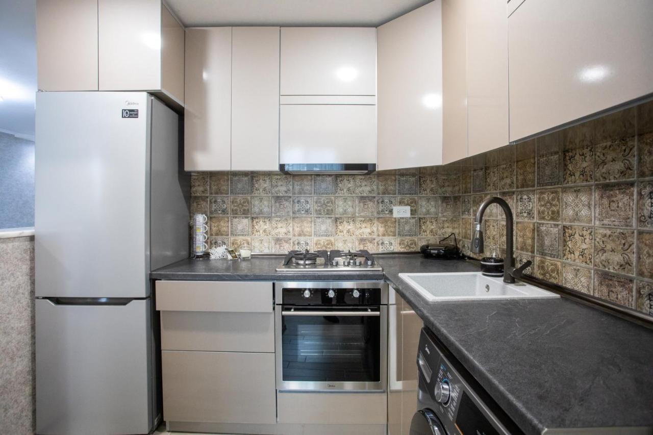 Ninia'S Apartment Кутаиси Екстериор снимка
