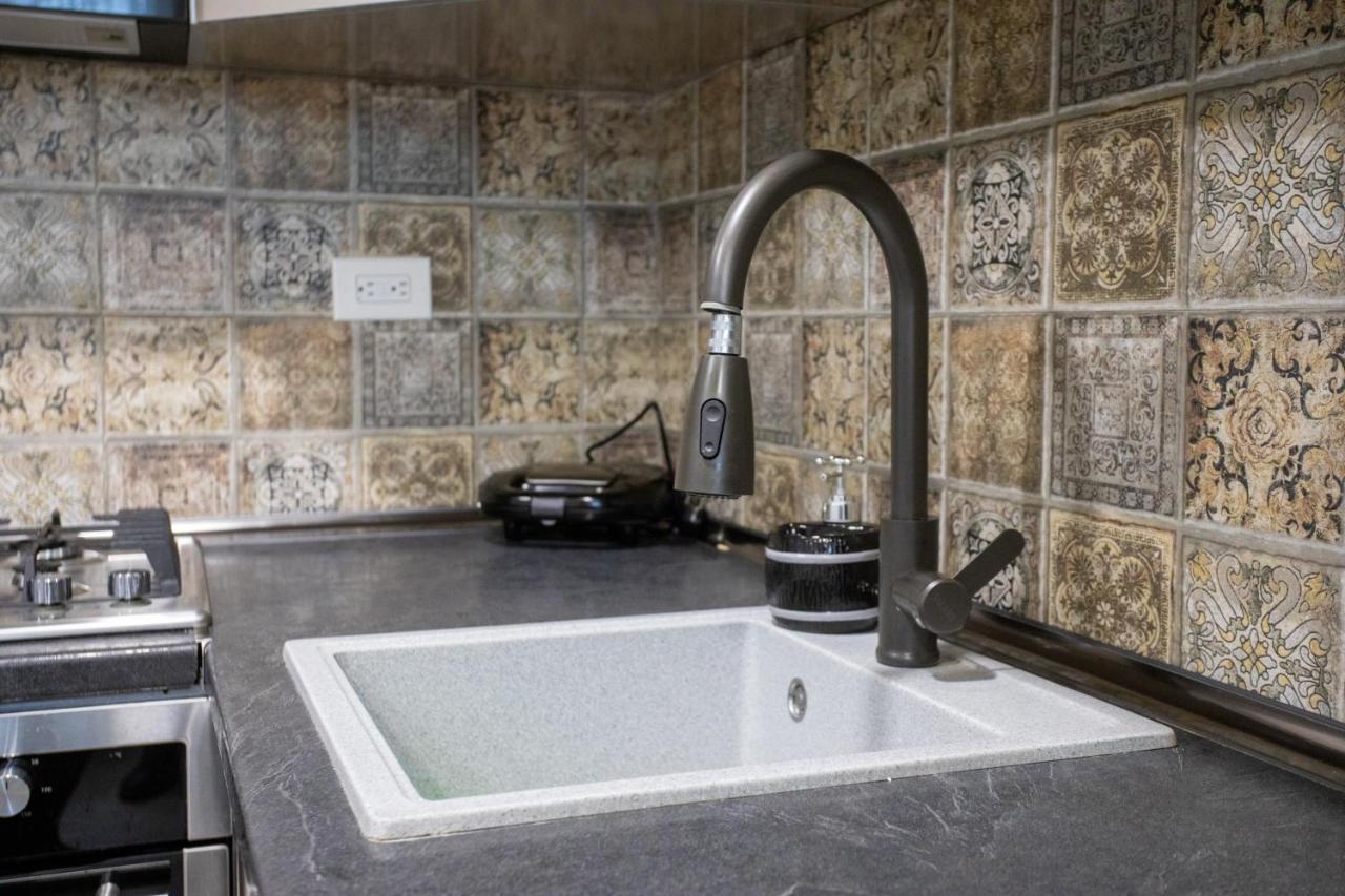 Ninia'S Apartment Кутаиси Екстериор снимка