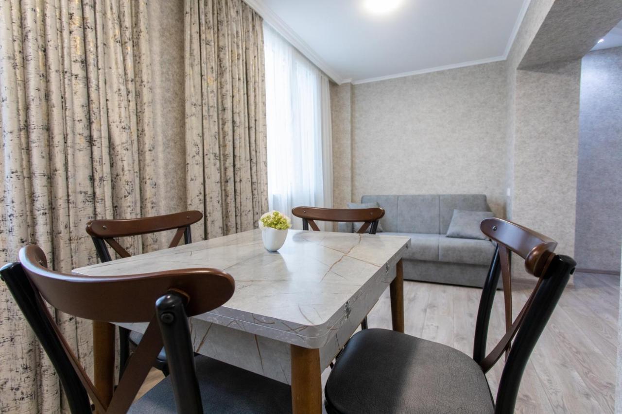 Ninia'S Apartment Кутаиси Екстериор снимка