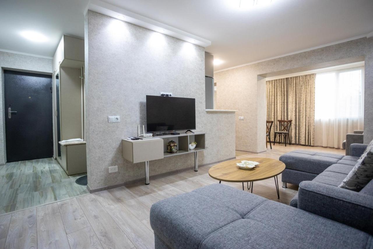 Ninia'S Apartment Кутаиси Екстериор снимка